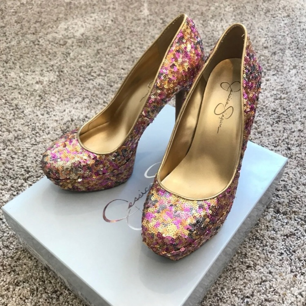 Jessica Simpson ‘Devin2’ platform pumps